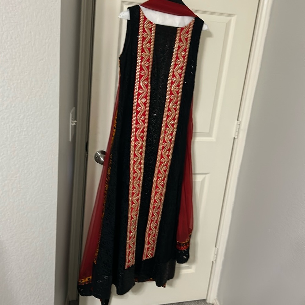 Shalwar kameez Anarkali style long Kurta red duppatta black lace sequins S